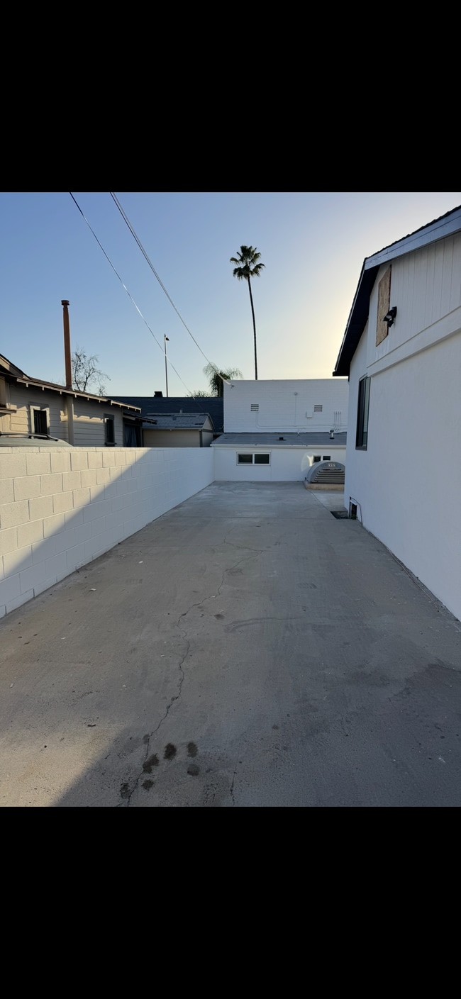 Photo - 1939 W Glenoaks Blvd