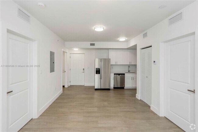 Building Photo - 1620 NW 18th St Unit 202 Rental