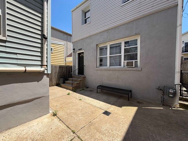 Building Photo - 106 Sherman Ave Unit C