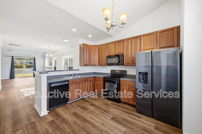 Photo - 2021 Livingston St