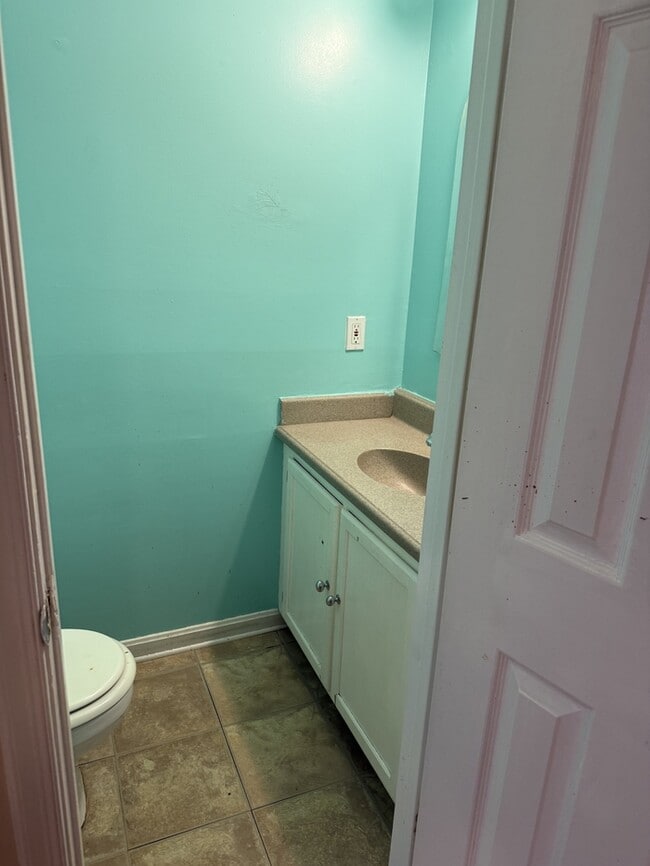 Photo - 1323 Hampshire Dr
