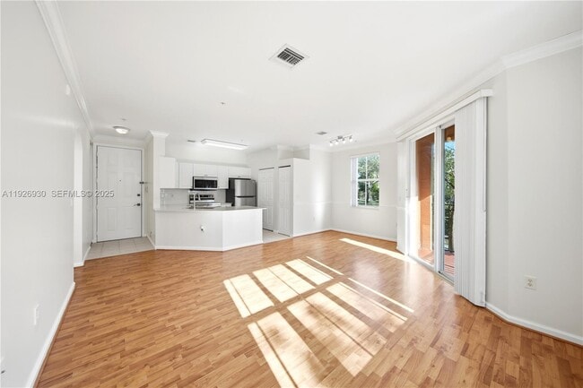 Building Photo - 4600 SW 160th Ave Unit 610