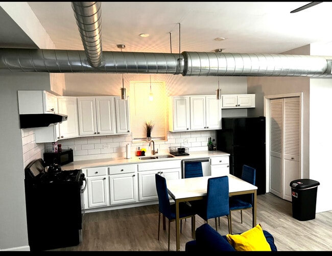 Building Photo - 1821 W Cullerton St Unit 2 Rental