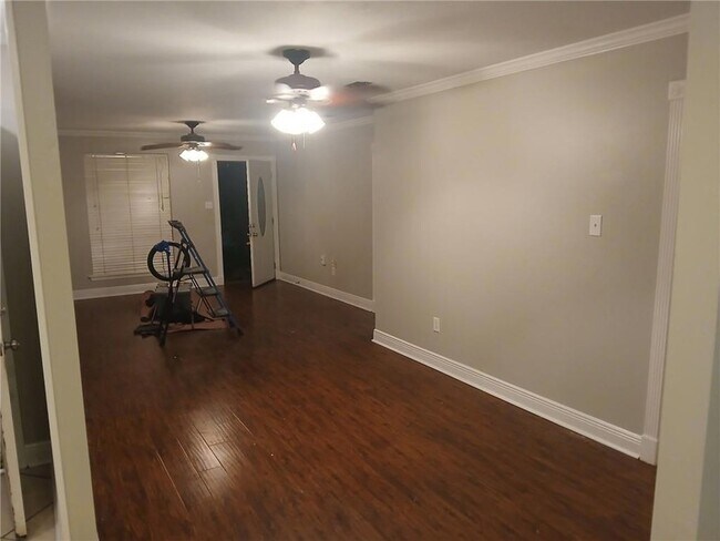 Photo - 2013 N Woodlawn Ave