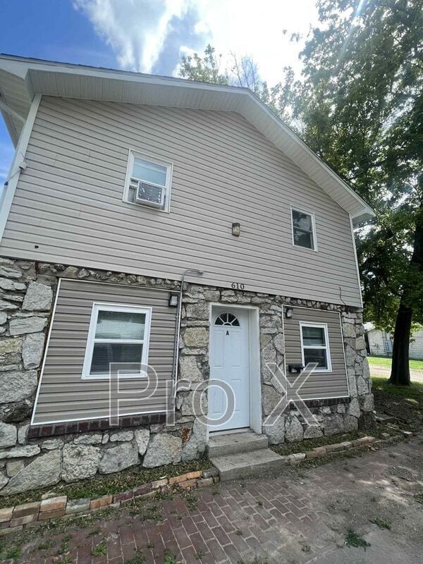 Photo - 610 W 9th St Unit Apt A
