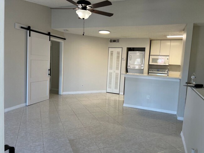 Photo - ANNUAL RENTAL - 2ND FLOOR 1 BED + DEN / 1 ...