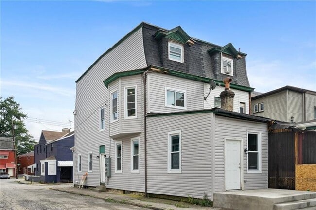 Building Photo - 223 13th St Unit 1