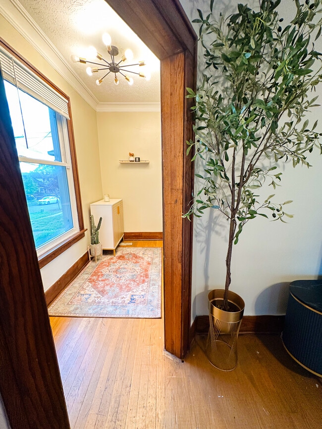 Photo - 455 Delaware St SE