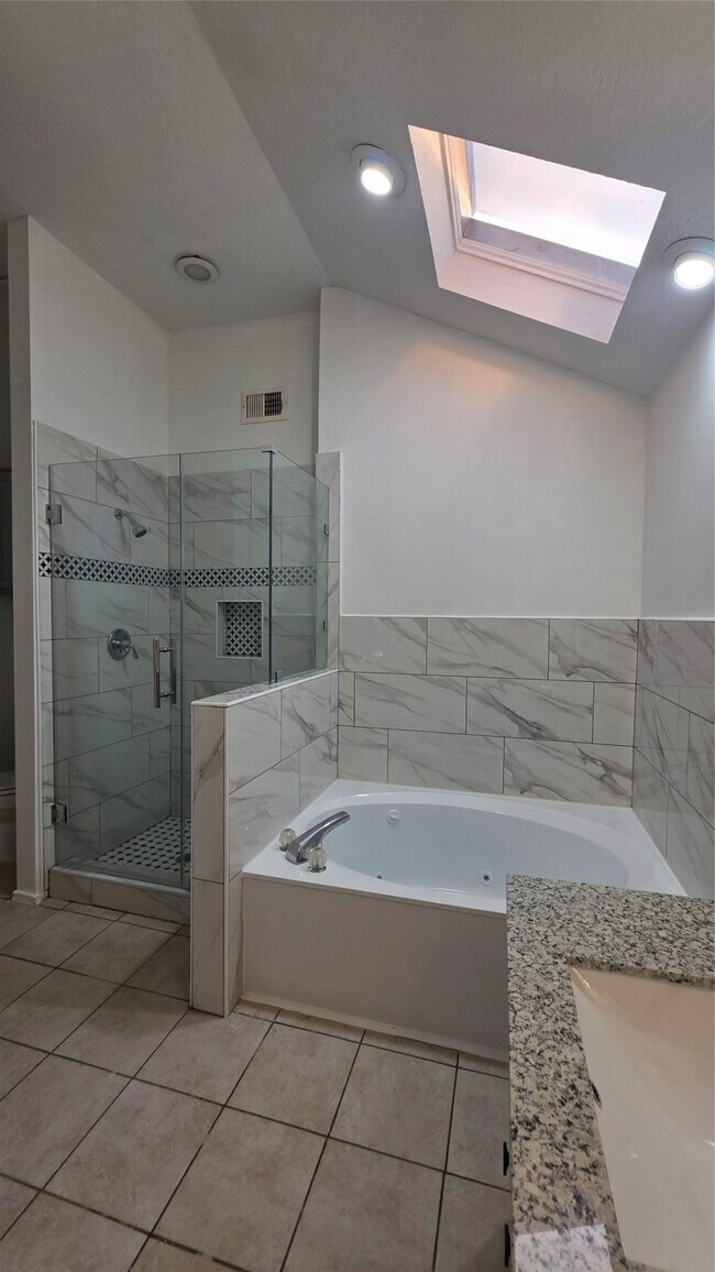 Photo - 16403 Salinas Ln