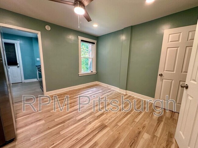 Photo - 929 Clarissa St