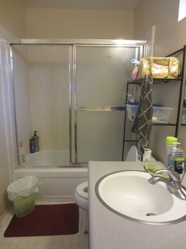 Baño - 1070 Topaz Ave