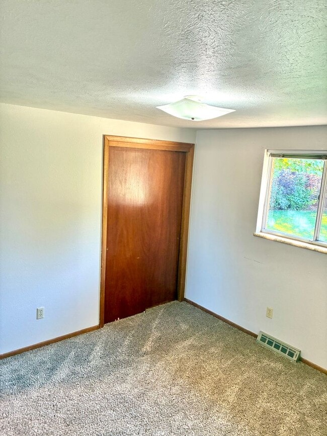 Photo - 3 Bedroom, 1 Bath Home with 1 car attached garage in Northwest Loveland, CO