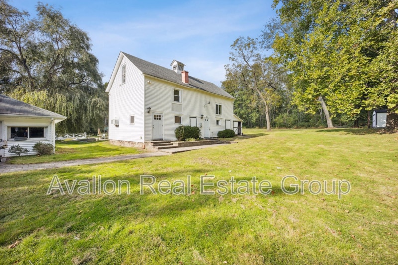 Photo - 740 River Rd House