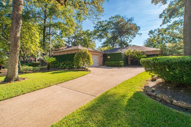 Photo - 19 Lancelot Ln