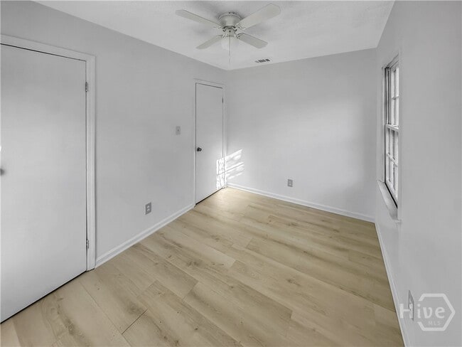 Photo - 1518 Heron St