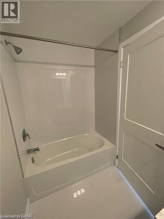 Photo - 15 Queen St S Unité 702