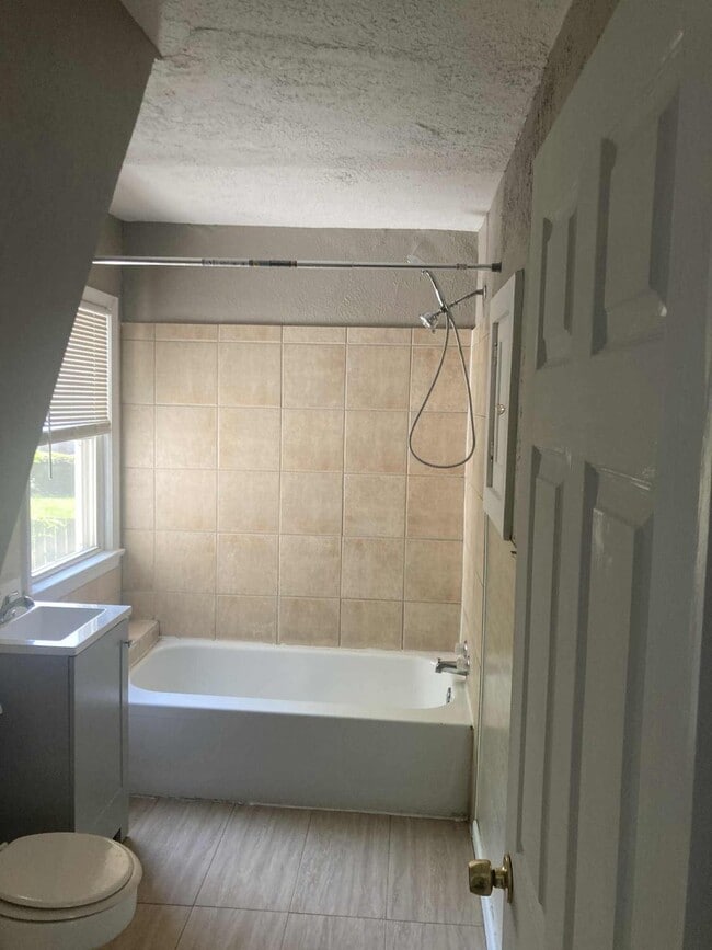 2191 Este 83 - 2191 East 83rd Cleveland, 44103