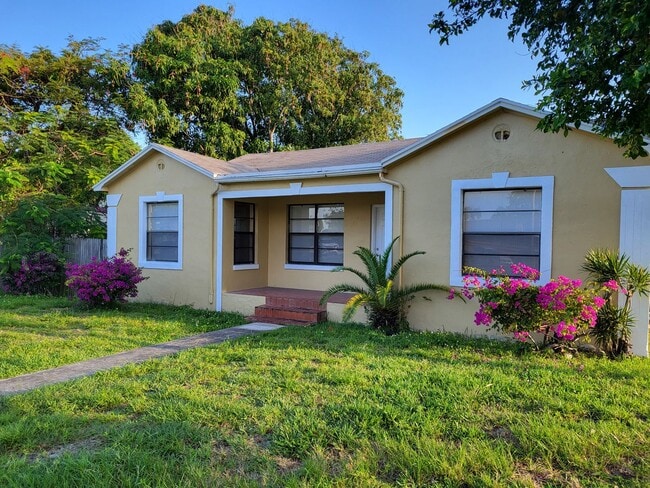 Photo - 401 SW 10th St