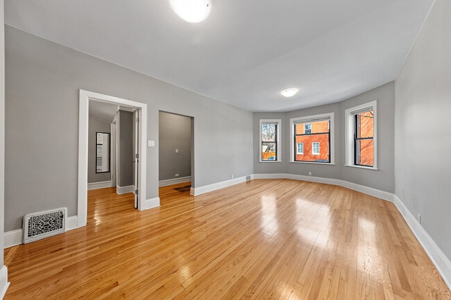 Building Photo - 3536 N Wolcott Ave Unit 1