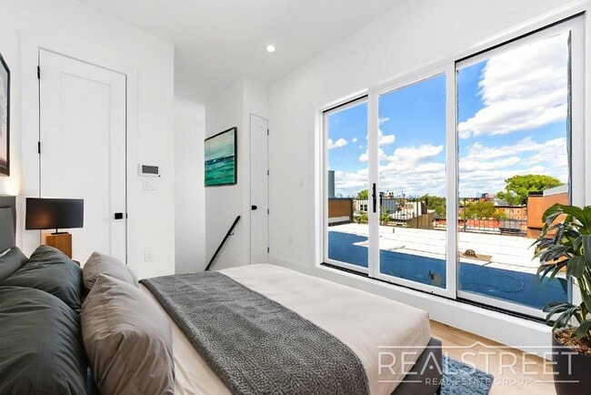 Brand New Residences with Modern Finishes ... - Brand New Residences with Modern Finishes ... Casa Adosada