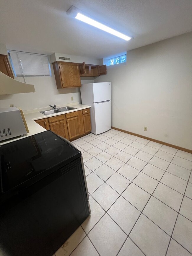 Building Photo - 913 N 24th St Unit 915 1/2