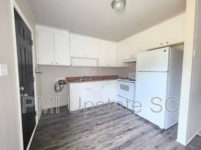 Photo - 702 Fairview St