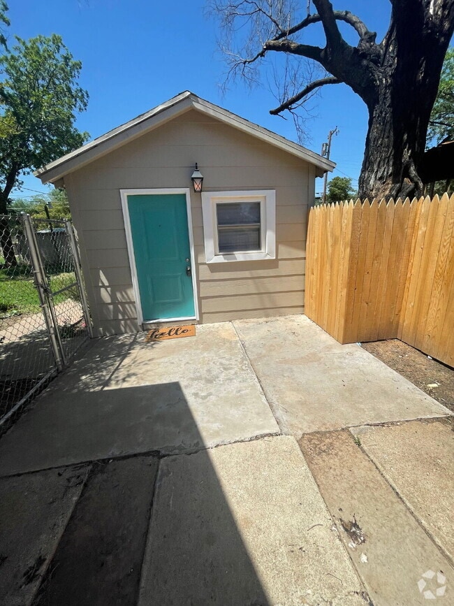 Building Photo - Rear Unit Rear Rental