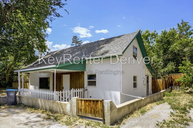 Building Photo - 812 5th St Unit C