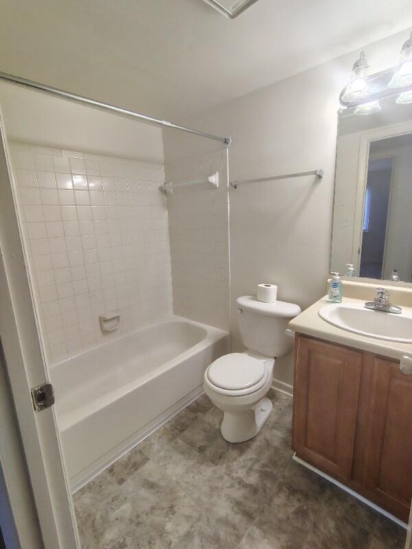 Building Photo - 600 Reusens Rd