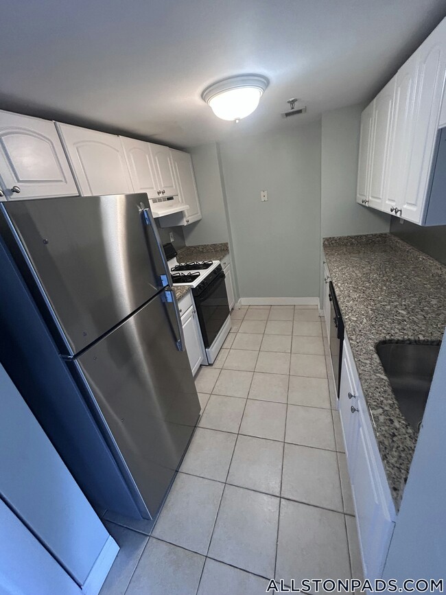 Photo - 15 N Beacon St Unidad 803