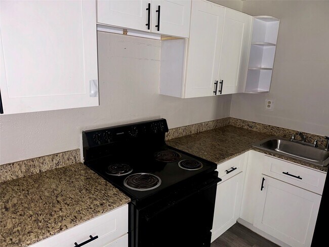 Photo - 5405 Suez St