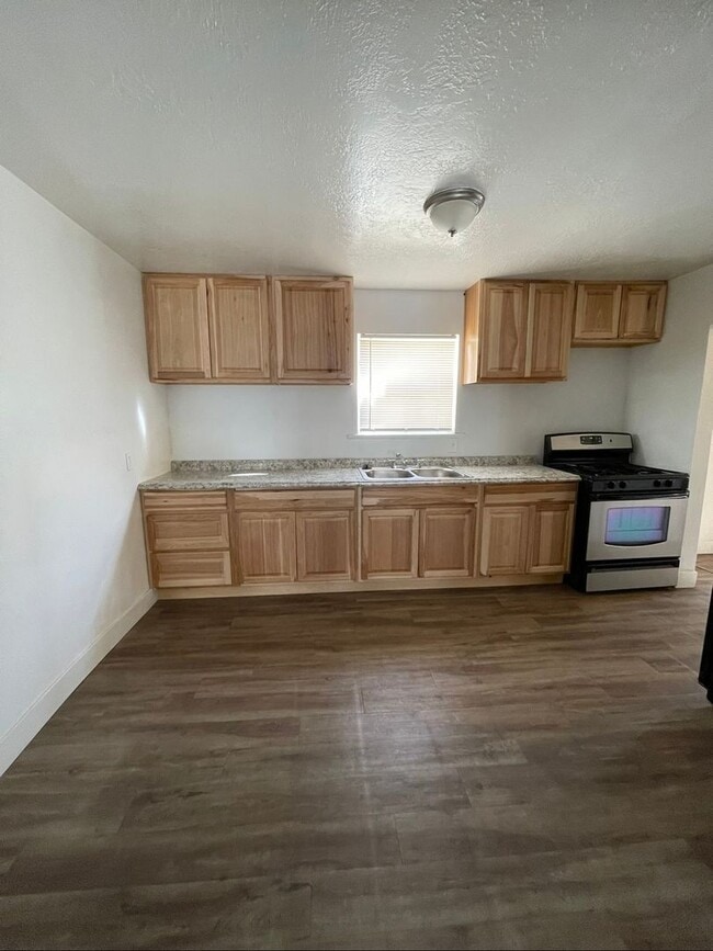 588-590 S 300 W - 588-590 S 300 W Apartment Unit 588