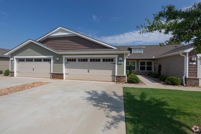 Building Photo - Redwood Greer Ashburton Drive Rental