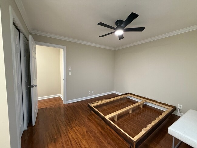 Photo - 105 Barton Brook Ln