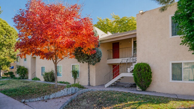 Cloverleaf Apartments