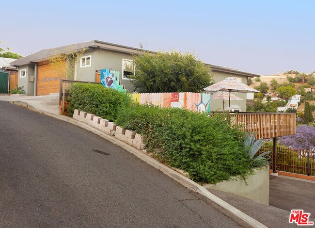 Photo - 3116 Johnston St