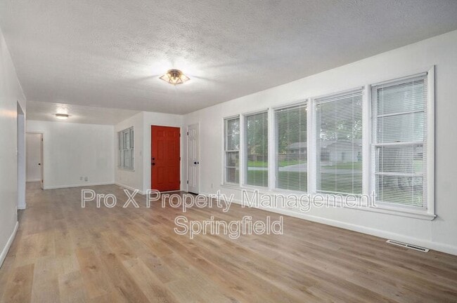 Photo - 906 N Belview Ave