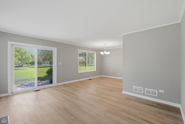 Photo - 934 Surrey Ln