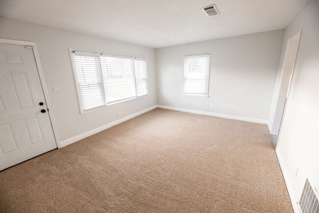 Photo - 4582 Cooper Rd