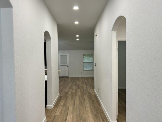 Photo - 1506 Cosmos Way