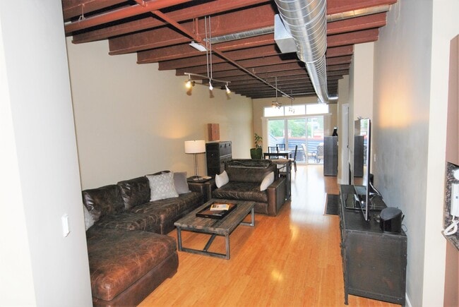 Photo - 1103 N Main St