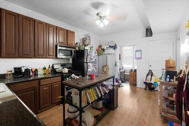 Building Photo - 3 bedroom in Chicago IL 60618 Unit 2 Rental