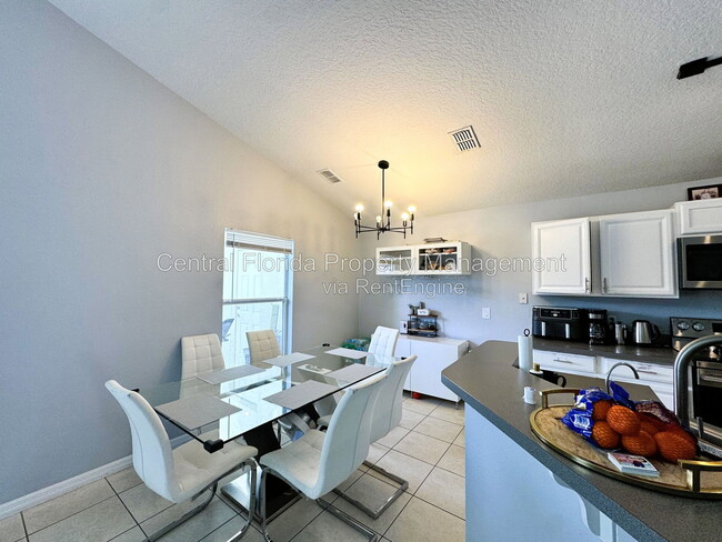 Photo - 4775 Cumbrian Lakes Dr