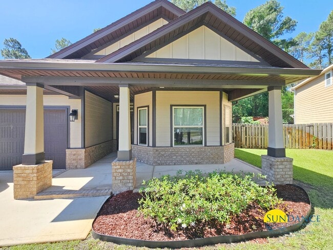 Building Photo - Lovely 3 Bedroom Home in Driftwood Estates!