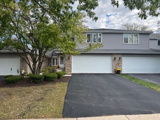 Building Photo - Cambridge Dr. Mokena Unit Cambridge - Mokena