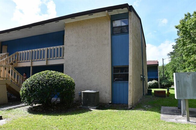 Building Photo - 2811 SW Archer Rd Unit Y217 Rental