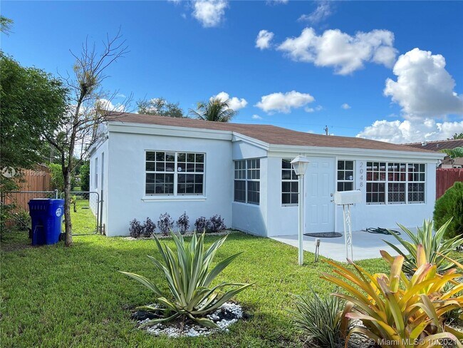 Photo - 2048 NE 183rd St