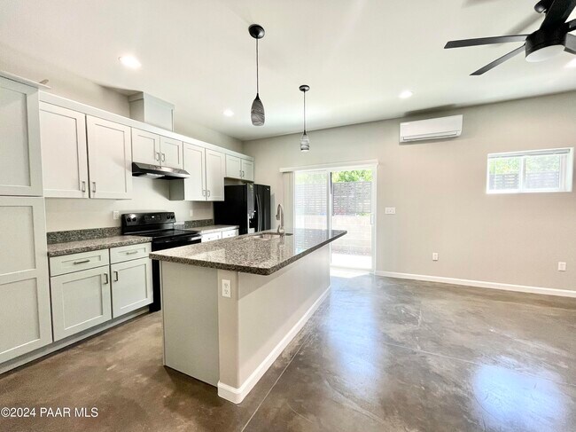 Photo - 720 N Walnut St Unit 13