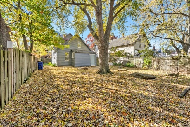 Photo - 2002 Valentine Ave