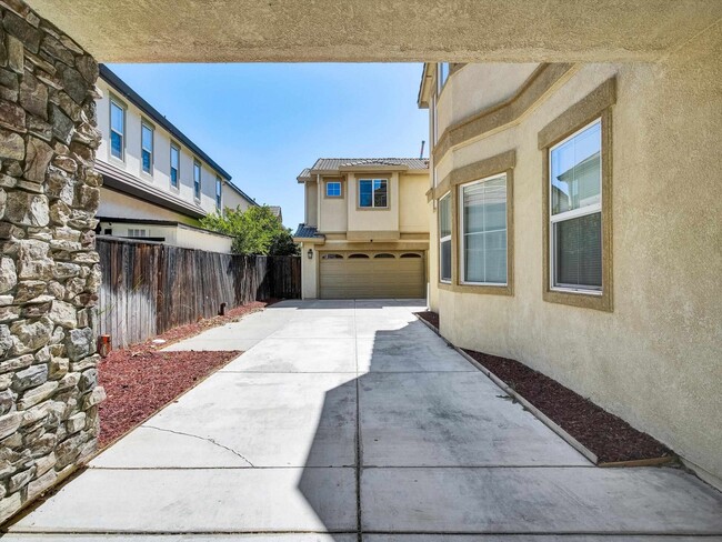 Photo - 4312 Middlefield Dr